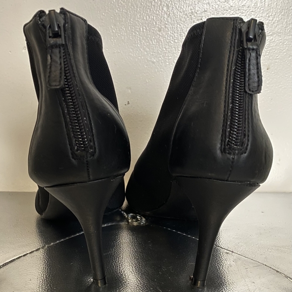 Tahari - Picture 4 of 7